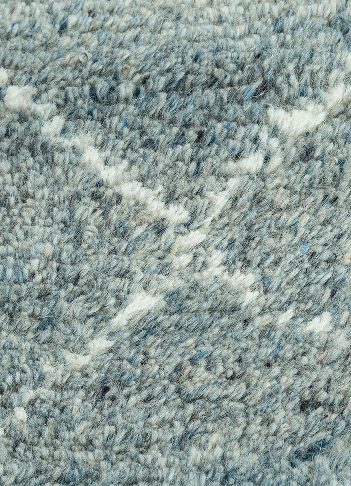 zuri blue wool hand knotted Rug - CloseUp