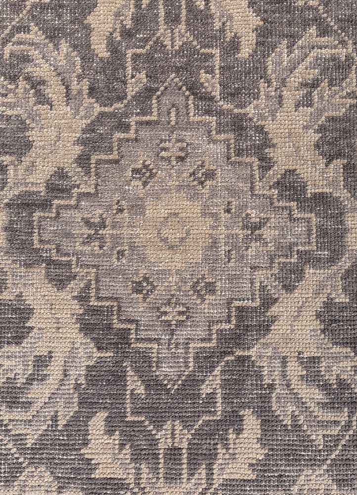 erbe grey and black wool hand knotted Rug - CloseUp