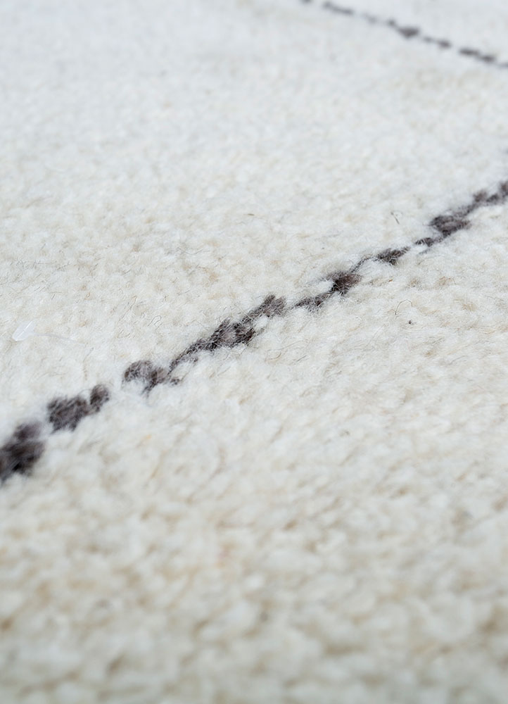 zuri ivory wool hand knotted Rug - CloseUp