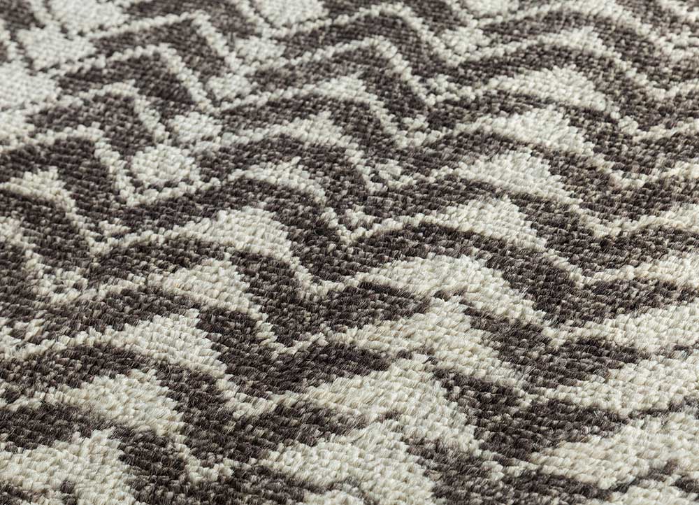 zuri ivory wool hand knotted Rug - CloseUp