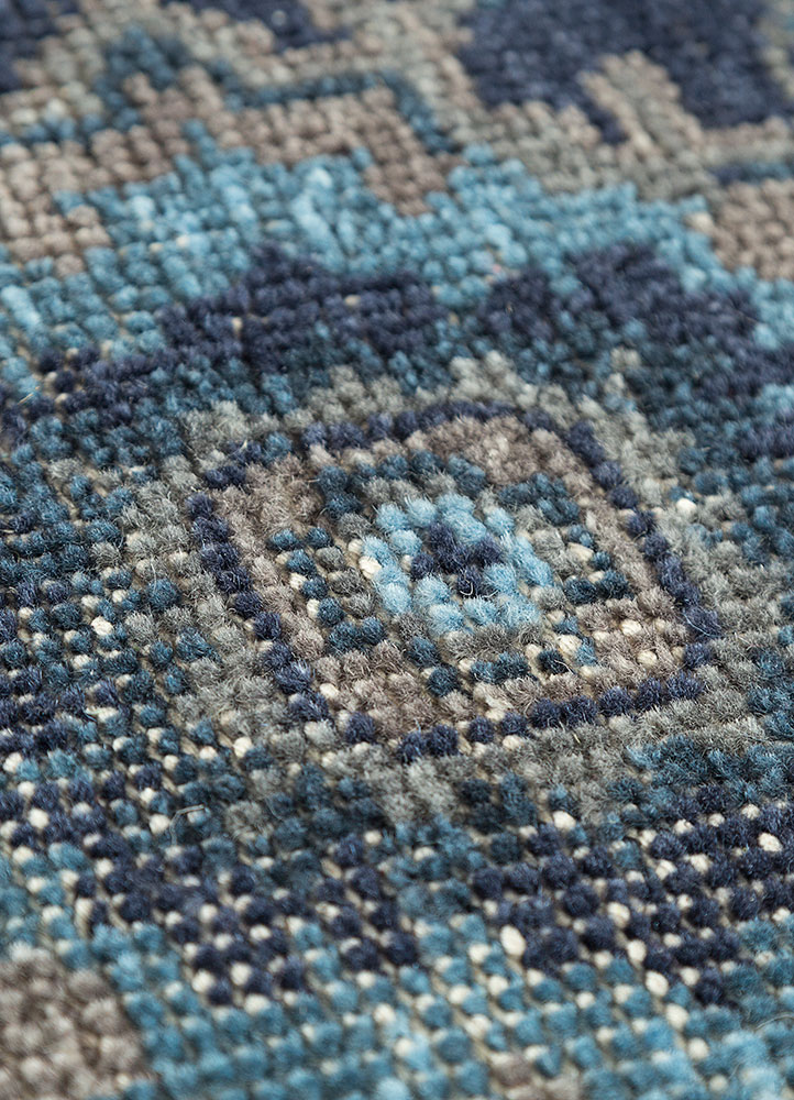 savana grey and black wool hand knotted Rug - CloseUp