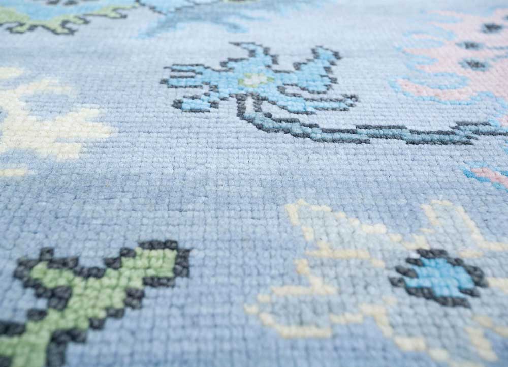 cyanna blue wool hand knotted Rug - CloseUp