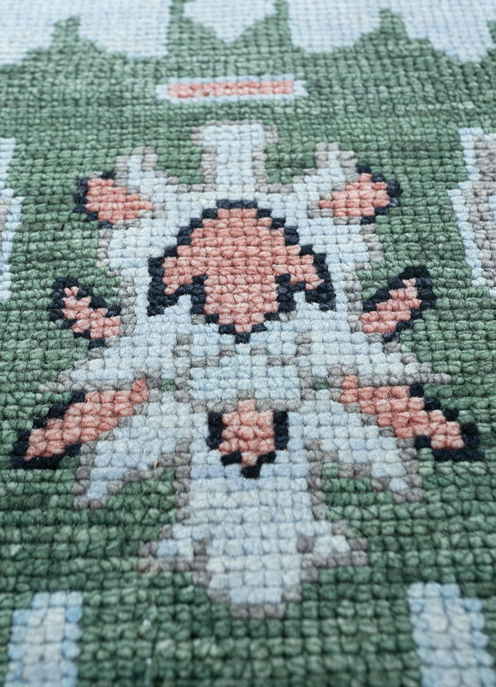 cyanna blue wool hand knotted Rug - CloseUp