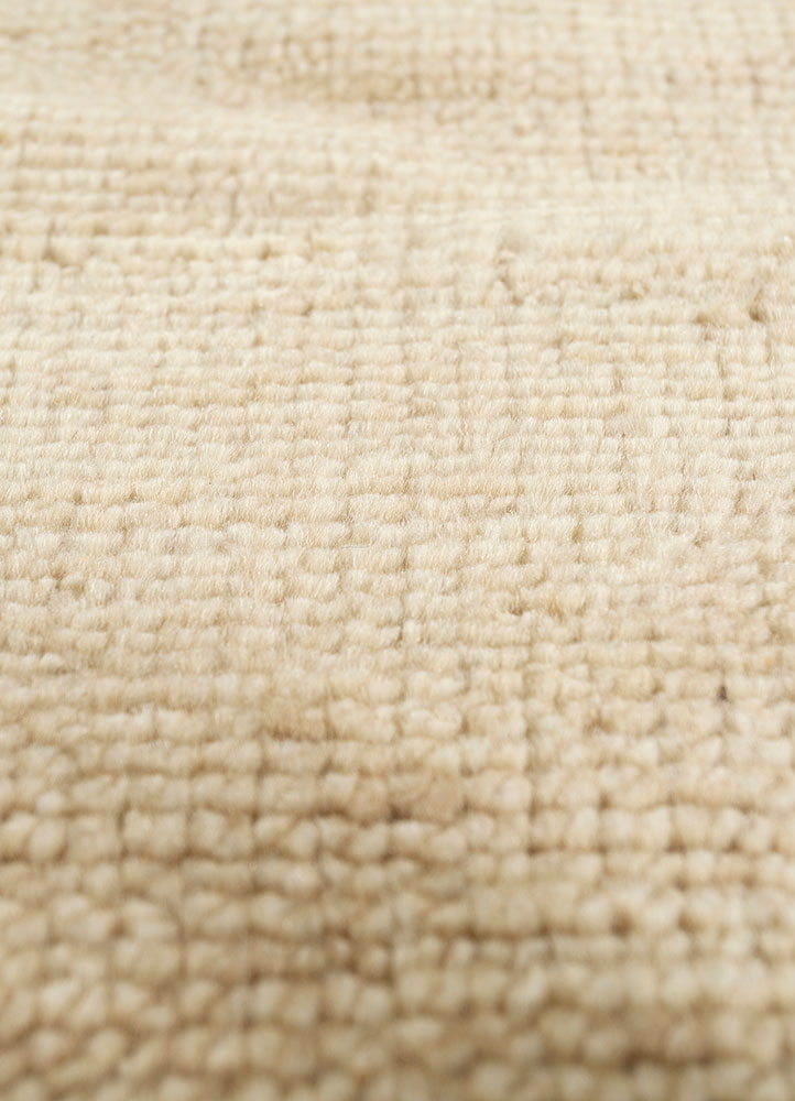 manifest gold wool hand knotted Rug - CloseUp