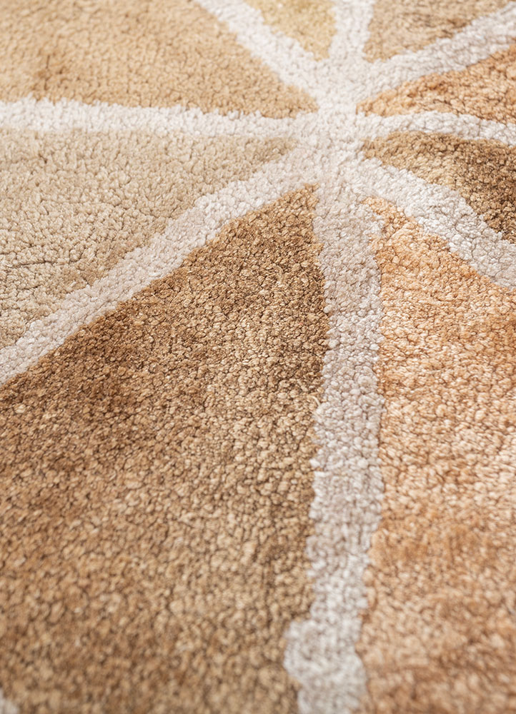 linear ivory silk hand tufted Rug - CloseUp