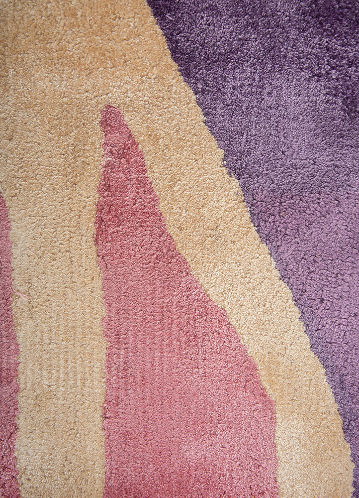linear ivory viscose hand tufted Rug - CloseUp