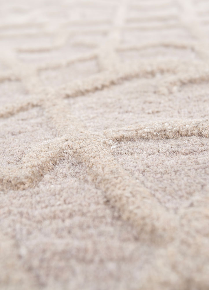 mythos ivory wool and viscose hand tufted Rug - CloseUp