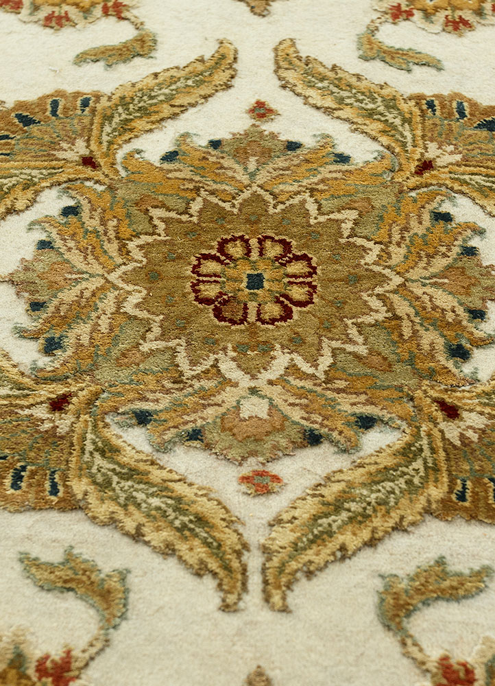 aurora ivory wool and silk hand knotted Rug - CloseUp
