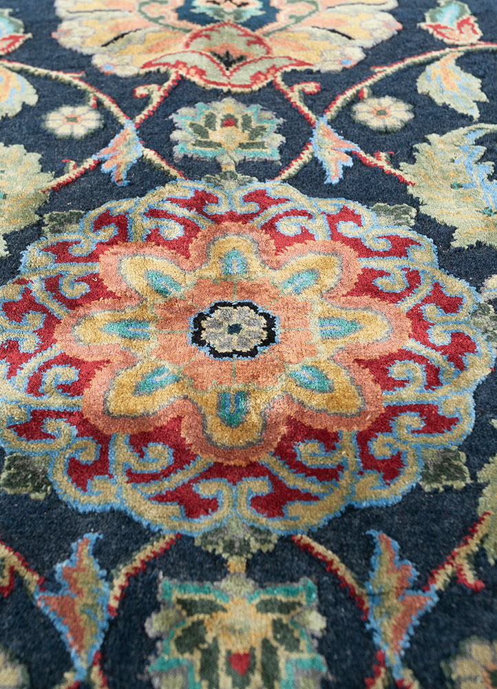 aurora blue wool and silk hand knotted Rug - CloseUp