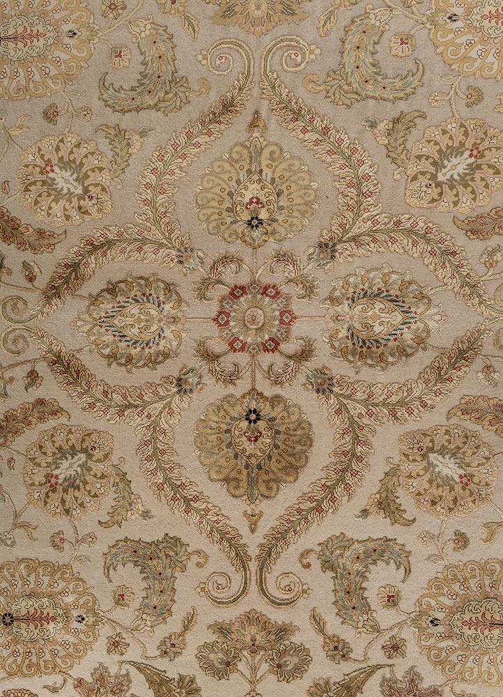 aurora gold wool and silk hand knotted Rug - CloseUp