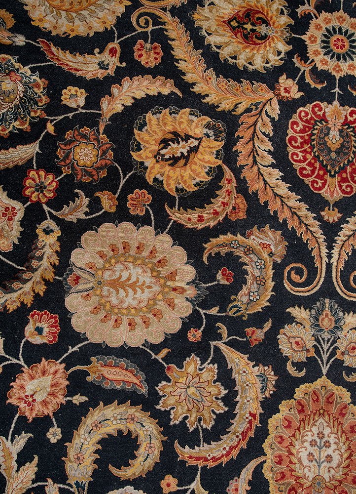 aurora blue wool and silk hand knotted Rug - CloseUp