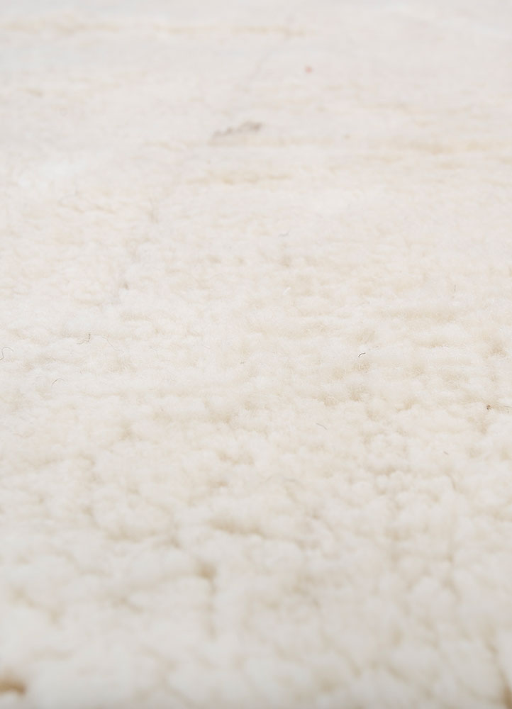 zuri ivory wool hand knotted Rug - CloseUp