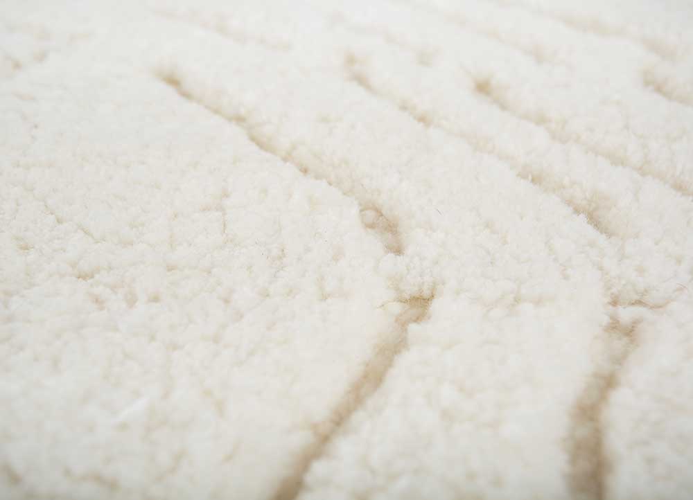 zuri ivory wool hand knotted Rug - CloseUp