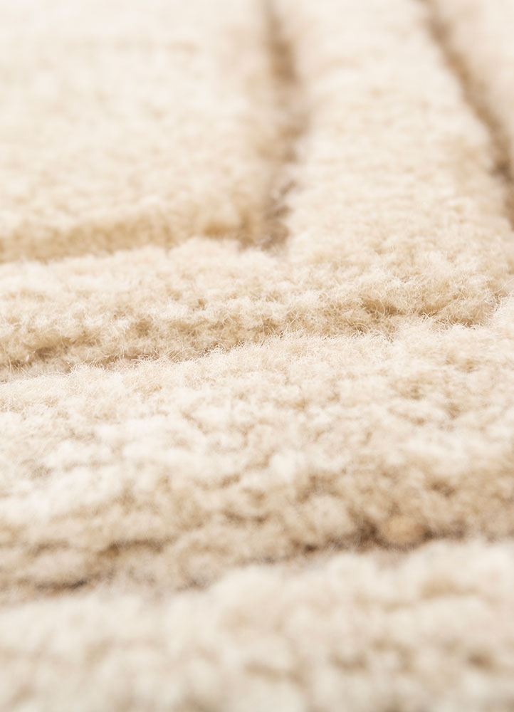 zuri ivory wool hand knotted Rug - CloseUp
