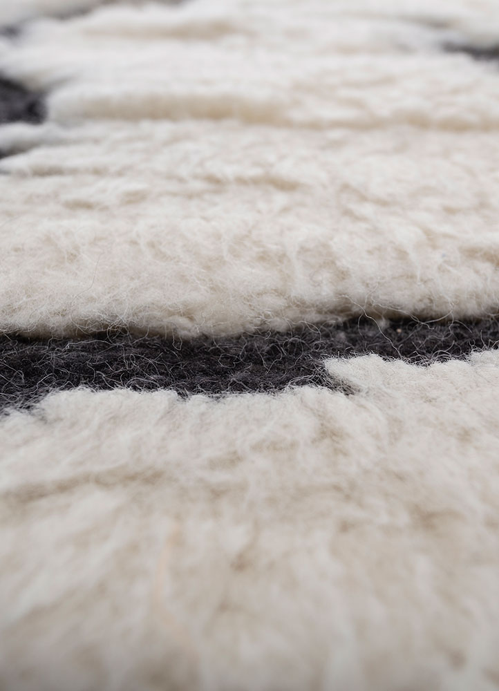 zuri ivory wool hand knotted Rug - CloseUp