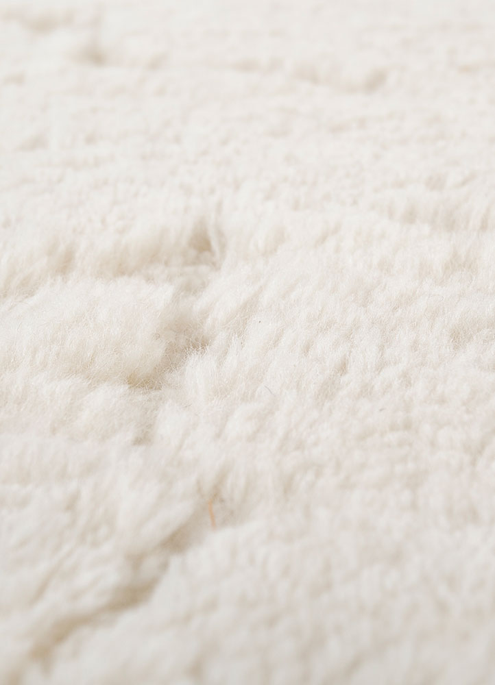 zuri ivory wool hand knotted Rug - CloseUp