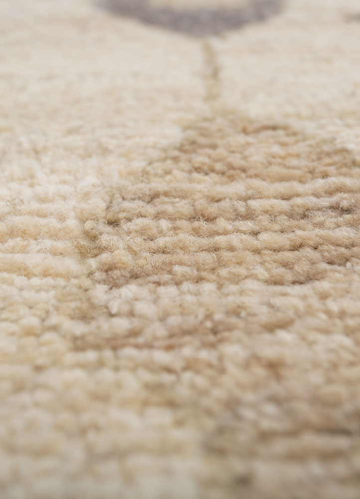 manifest ivory wool hand knotted Rug - CloseUp