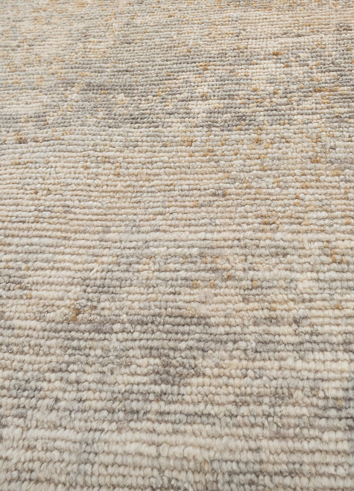 uvenuti ivory wool hand knotted Rug - CloseUp