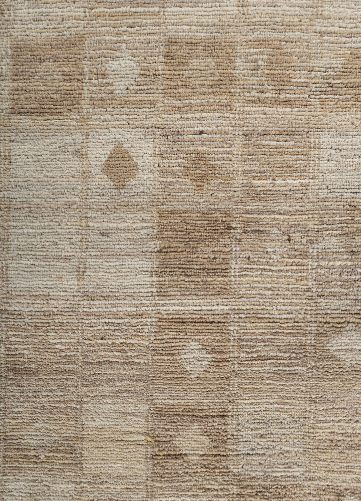 manifest gold wool hand knotted Rug - CloseUp
