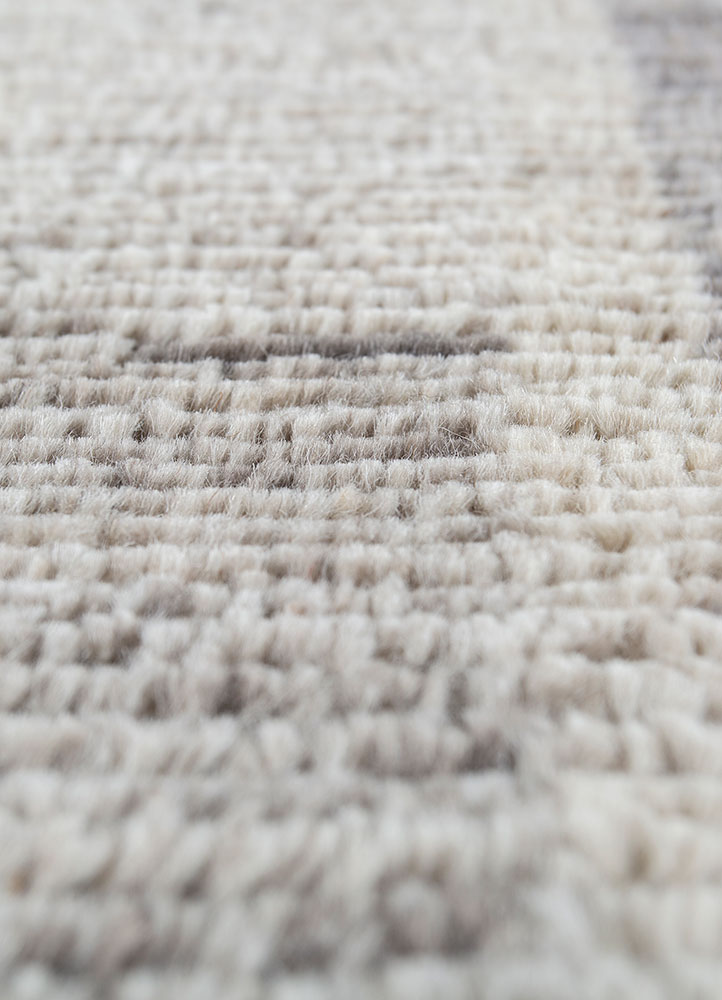 manifest grey and black wool hand knotted Rug - CloseUp
