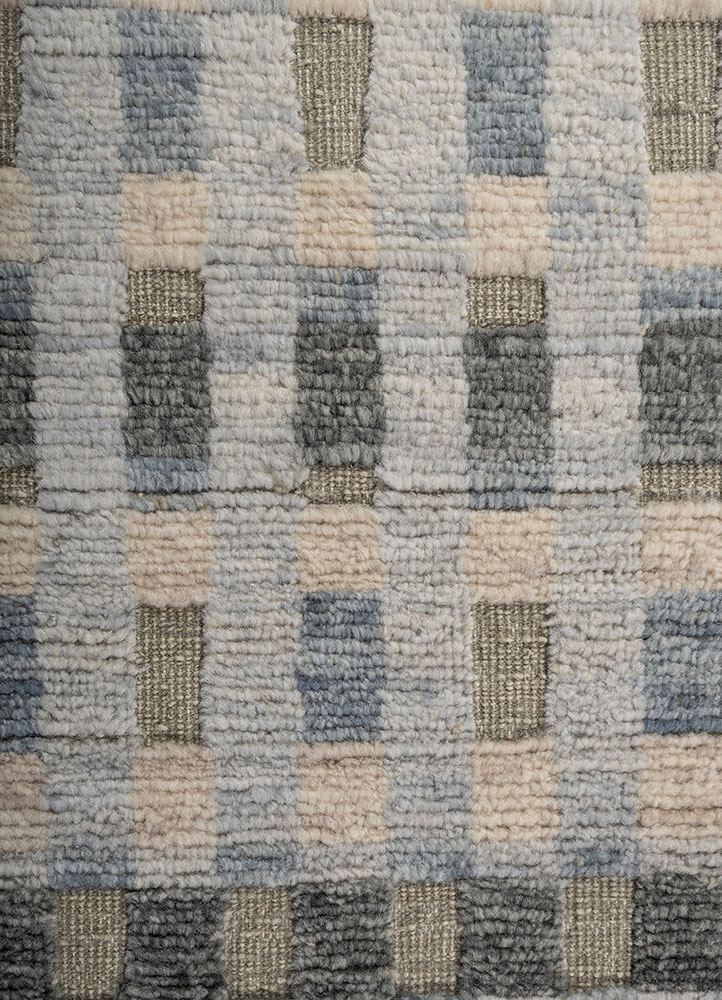 manifest blue wool hand knotted Rug - CloseUp