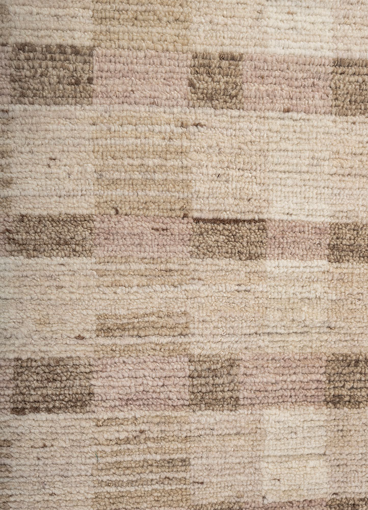 manifest pink and purple wool hand knotted Rug - CloseUp