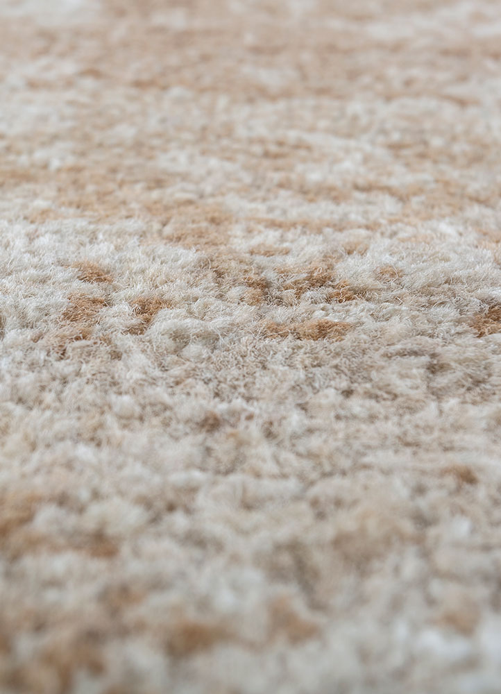 far east ivory silk hand knotted Rug - CloseUp