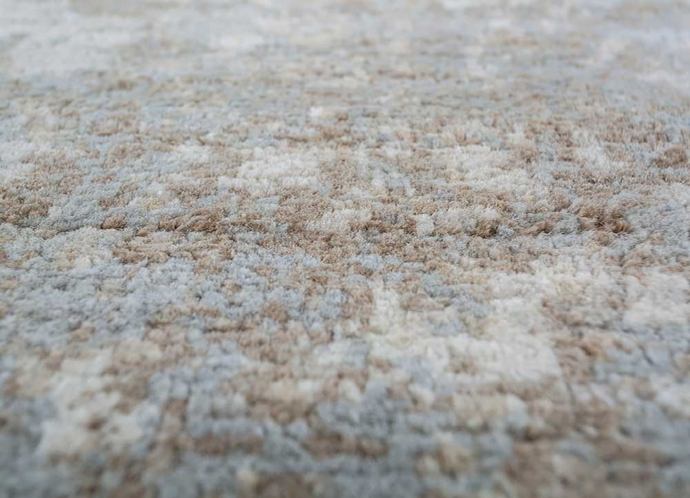 gulmarg ivory silk hand knotted Rug - CloseUp