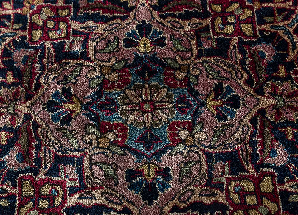 gulmarg red and orange silk hand knotted Rug - CloseUp