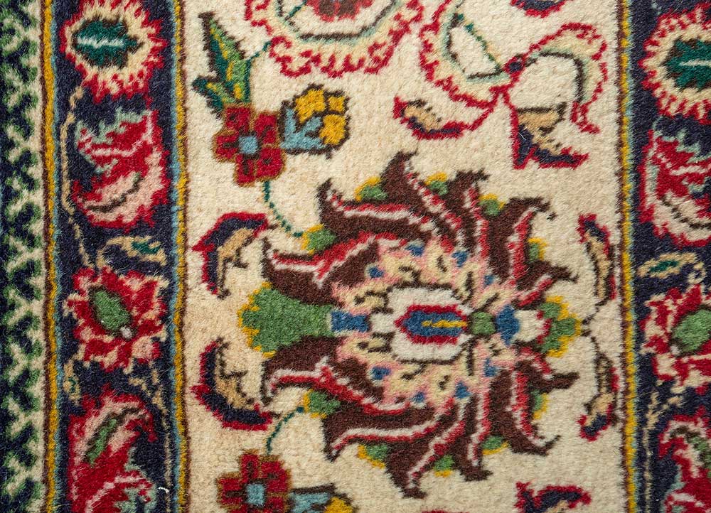 aalam red and orange wool hand knotted Rug - CloseUp