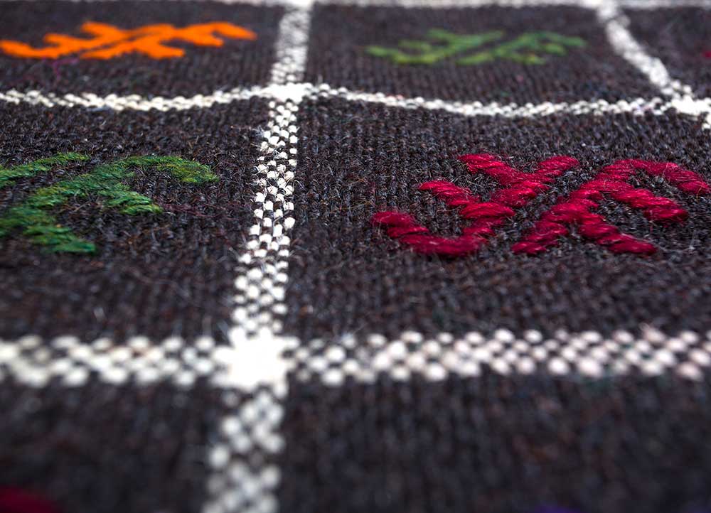 nuray grey and black wool hand knotted Rug - CloseUp