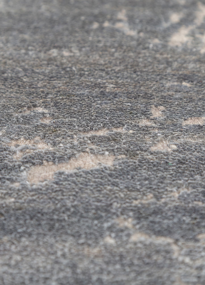 aprezo grey and black silk hand knotted Rug - CloseUp