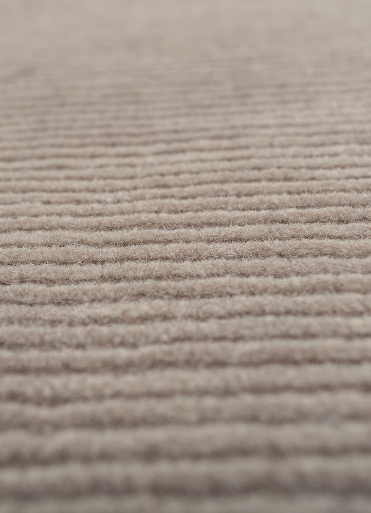 azalea grey and black wool hand knotted Rug - CloseUp