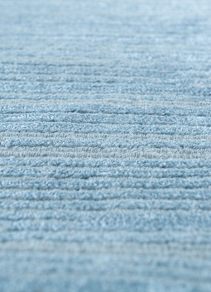 manifest blue wool and viscose hand knotted Rug - CloseUp
