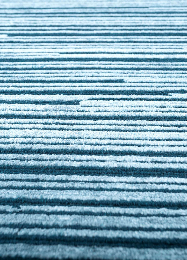 manifest blue wool and viscose hand knotted Rug - CloseUp