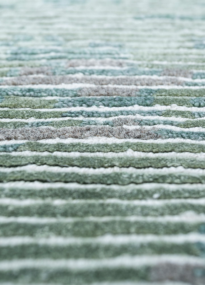 entropy grey and black wool and viscose hand knotted Rug - CloseUp