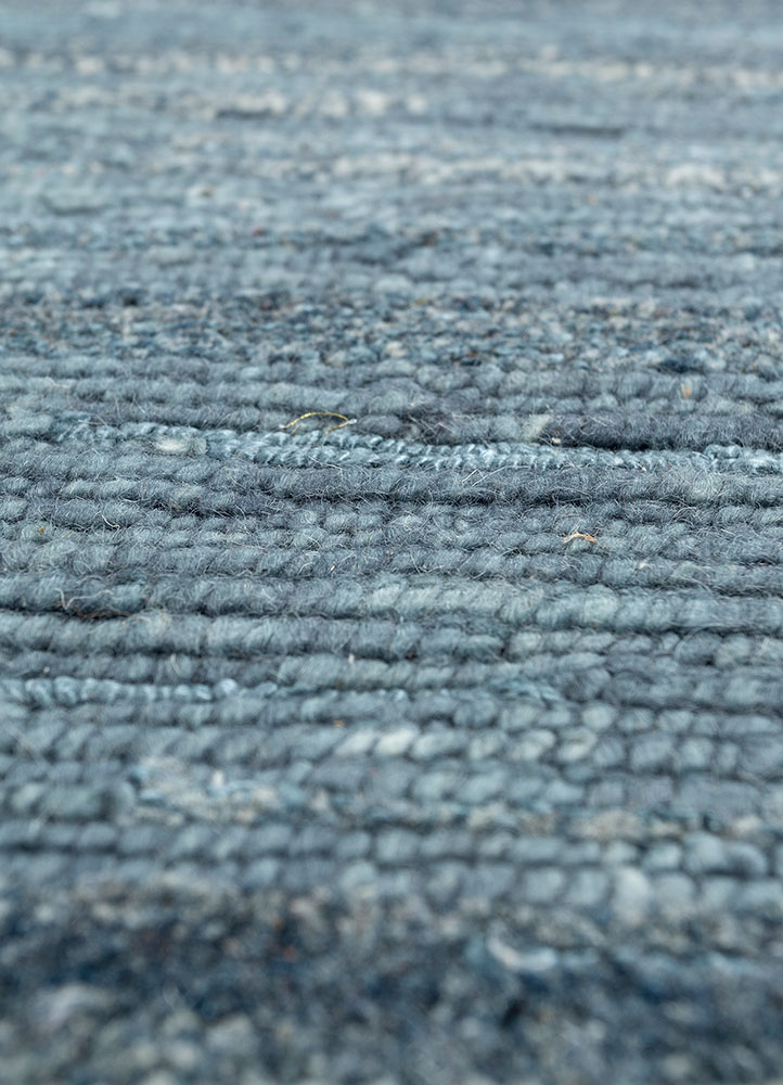 manifest blue wool and viscose hand knotted Rug - CloseUp