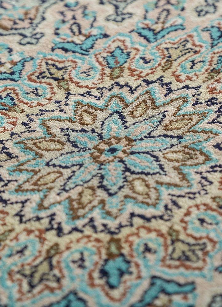 gulmarg green silk hand knotted Rug - CloseUp
