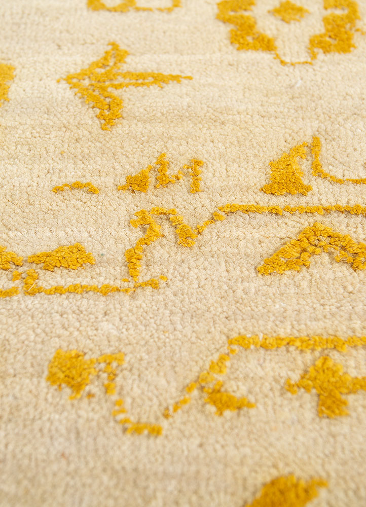 far east ivory wool and silk hand knotted Rug - CloseUp