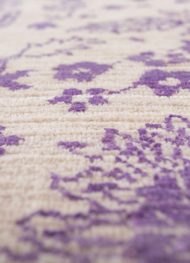 far east ivory wool and silk hand knotted Rug - CloseUp