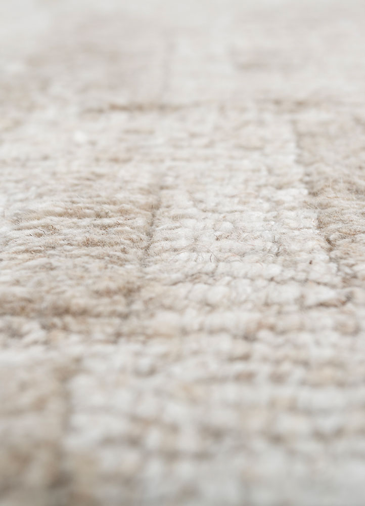 aprezo ivory wool and bamboo silk hand knotted Rug - CloseUp