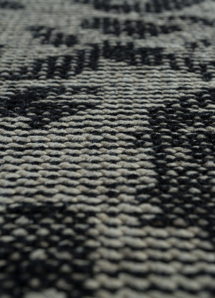 manifest grey and black wool hand knotted Rug - CloseUp
