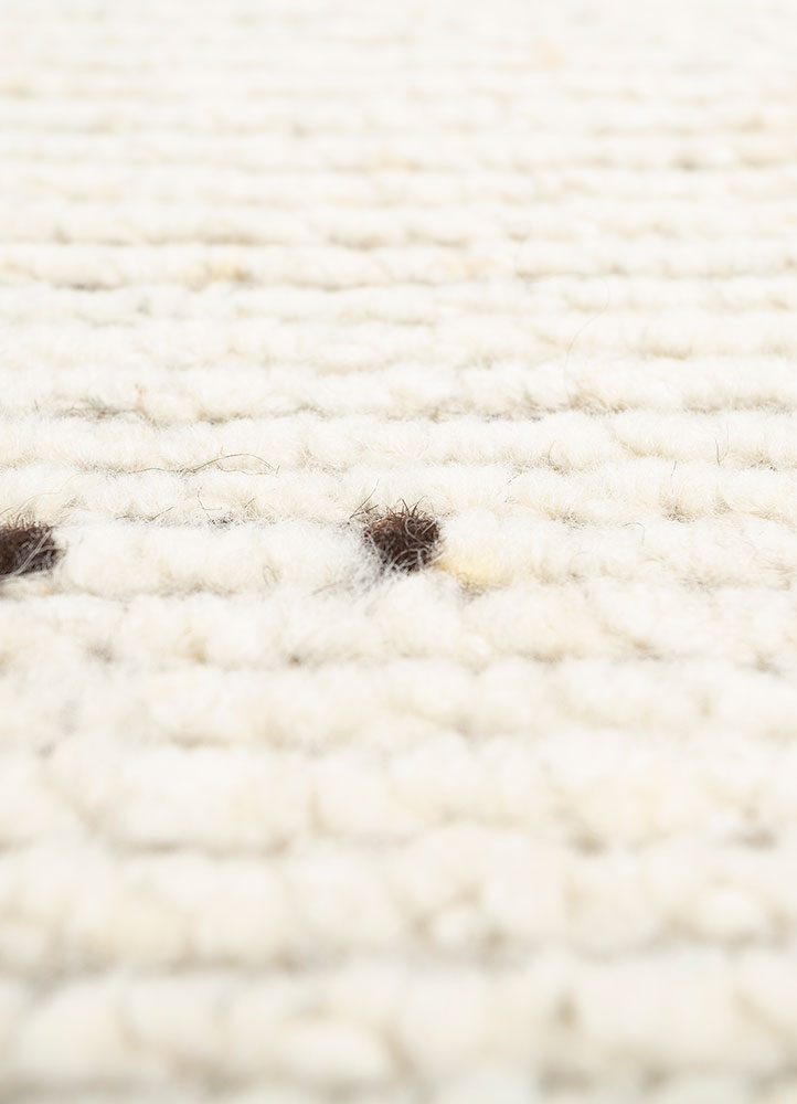 manifest ivory wool hand knotted Rug - CloseUp