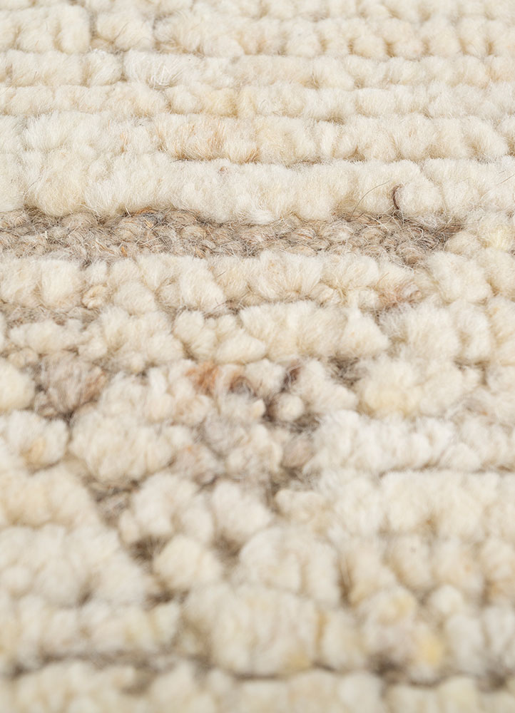 manifest ivory wool hand knotted Rug - CloseUp