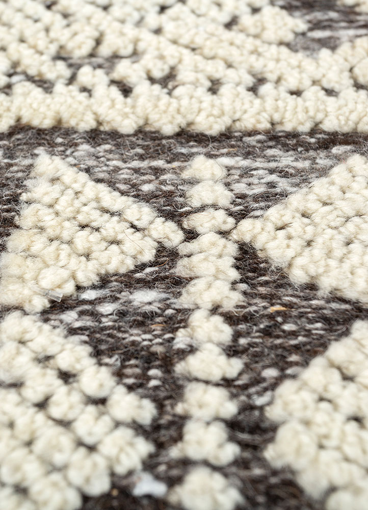 manifest ivory wool hand knotted Rug - CloseUp