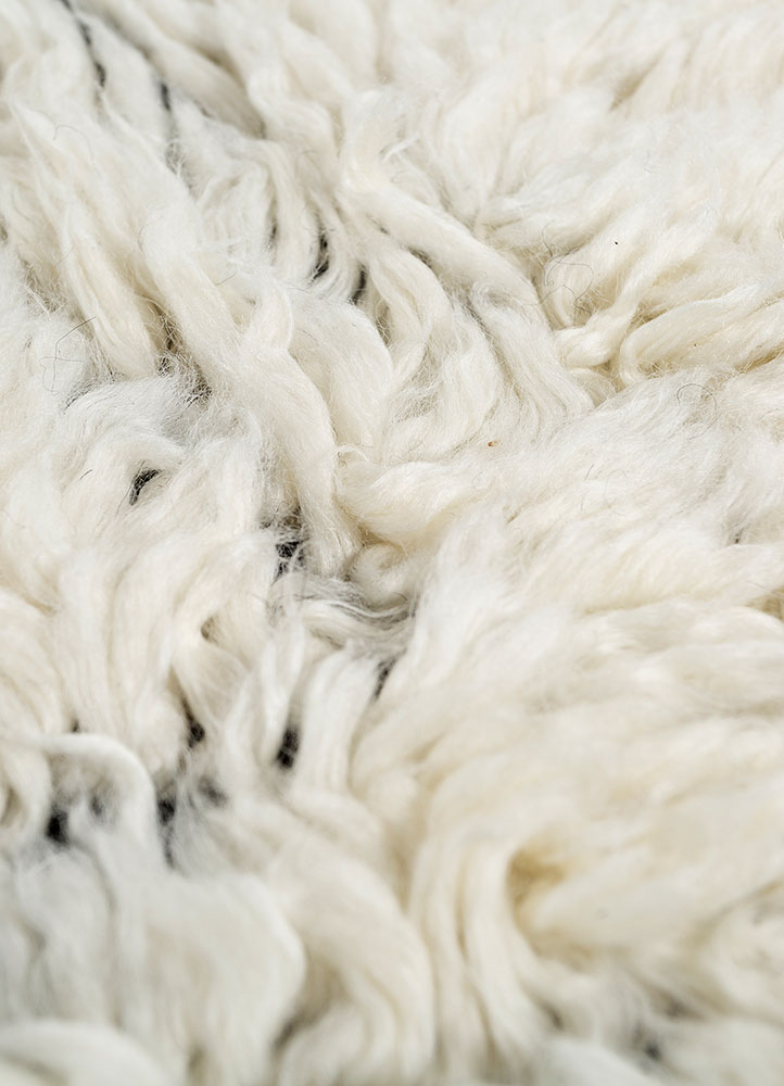 zuri ivory wool hand knotted Rug - CloseUp