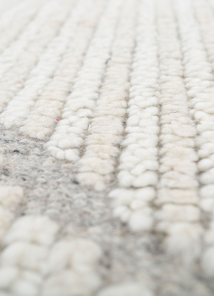 manifest ivory wool hand knotted Rug - CloseUp