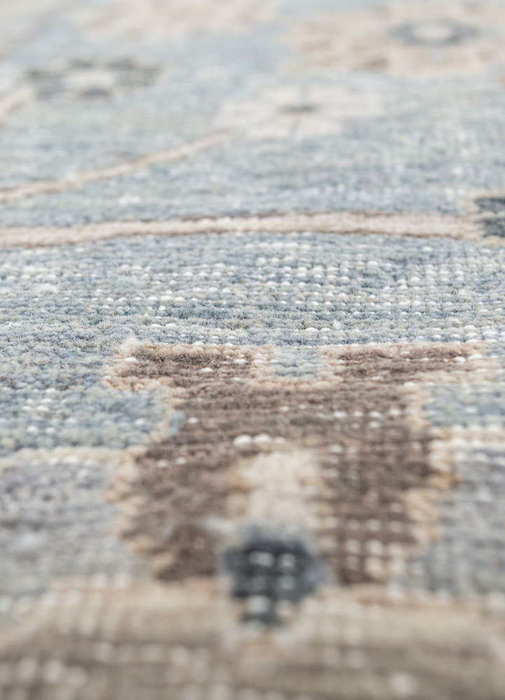 cyanna blue wool hand knotted Rug - CloseUp