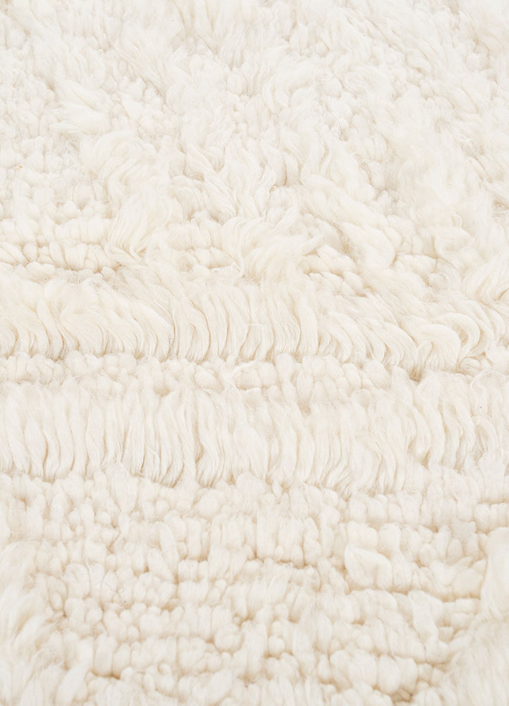 zuri ivory wool hand knotted Rug - CloseUp