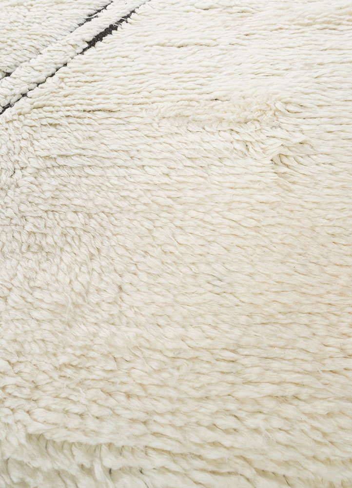 zuri ivory wool hand knotted Rug - CloseUp